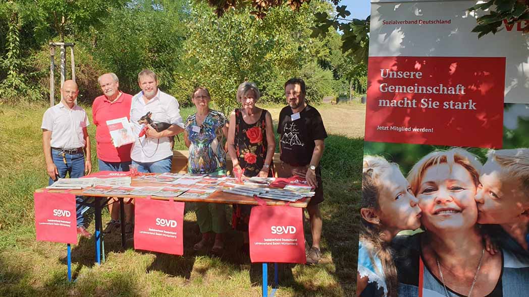 Mitglieder am SoVD-Infostand