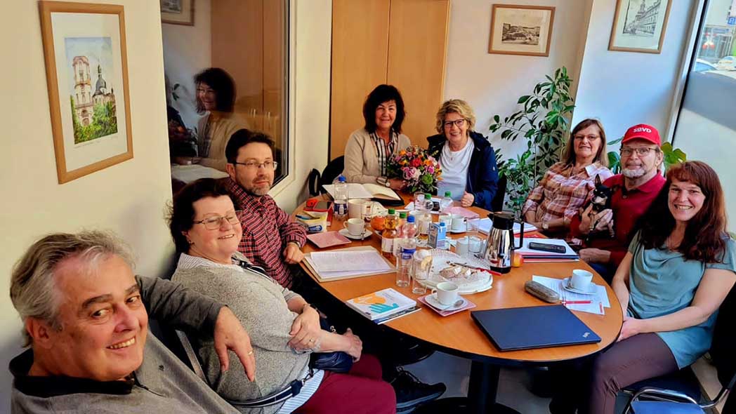 Mitglieder des Ortsvorstandes Mannheim-Mitte sowie Heike Sommerauer-Dörzapf, Gabriele Katzmarek, Dario Becci und Christine Weidenauer vom Team der Landesgeschäftsstelle.